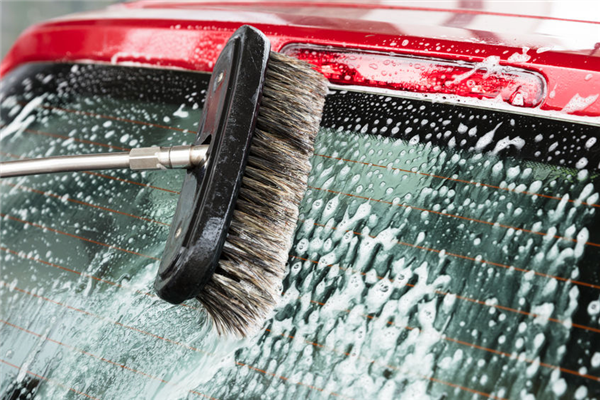 Common Mistakes to Avoid When Cleaning Auto Glass