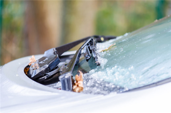 Can I Replace My Windshield in the Winter?