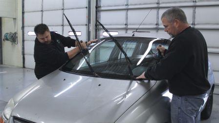 Does a Mobile Auto Glass Installer Offer the Same Services as a Non-Mobile Glass Installer?