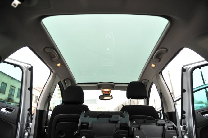 4 Vehicles With a Really Big Sunroof