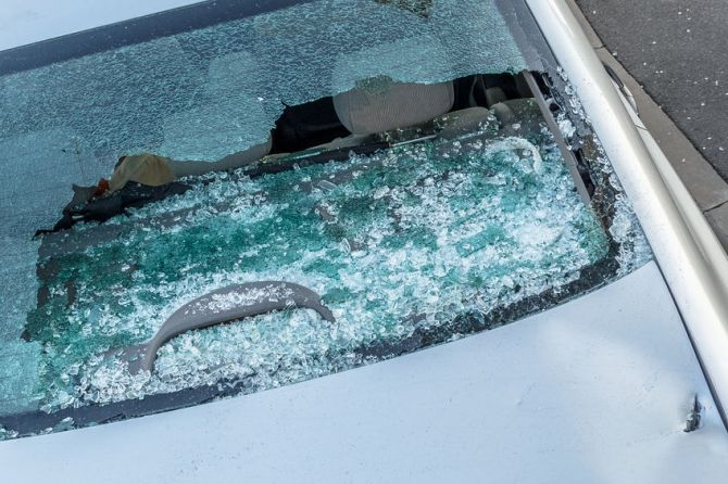 Can Auto Glass Spontaneously Shatter? 5 Things You Need to Know