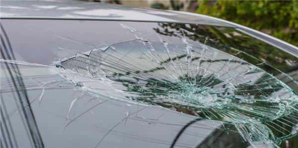 What to Do Immediately After Your Car’s Windshield is Smashed In
