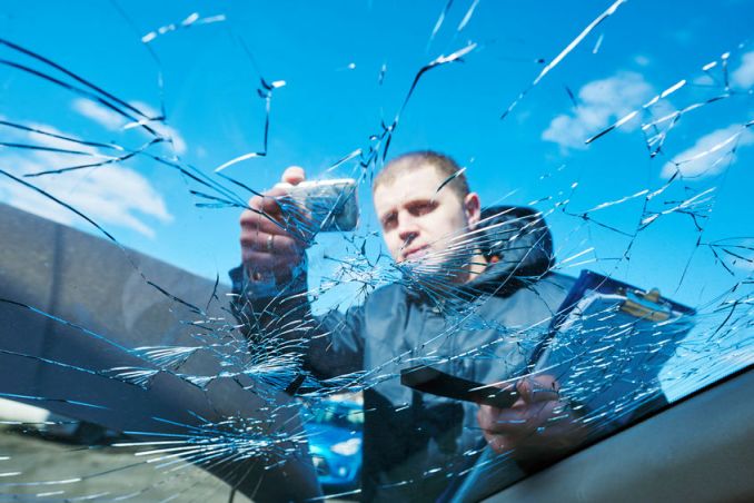 Comparing Auto Glass Repair Quotes? Here’s What You Should Look For