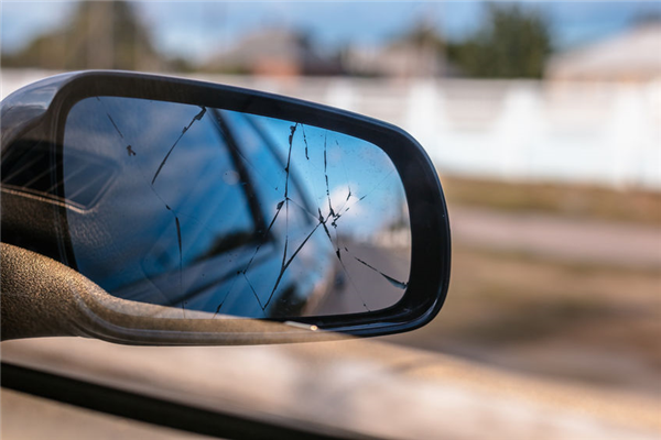 Auto Mirror Damage Prevention: How to Avoid the Crack