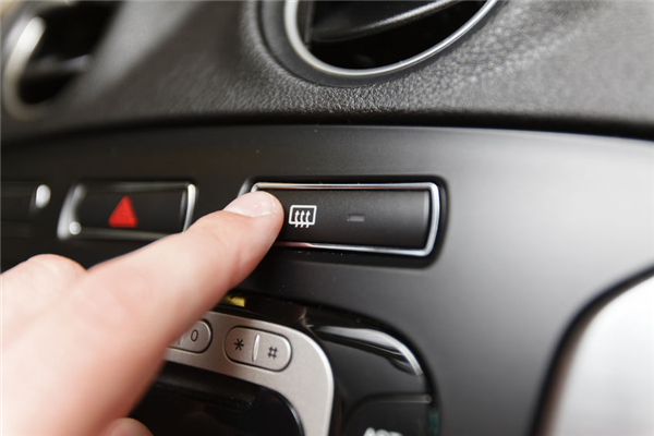 How to De-Ice Your Windshield Easily and Effectively